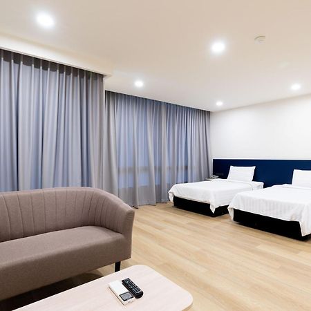 Ca Hotel And Residence Phuket - Sha Extra Plus Exteriör bild