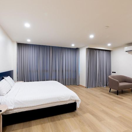 Ca Hotel And Residence Phuket - Sha Extra Plus Exteriör bild