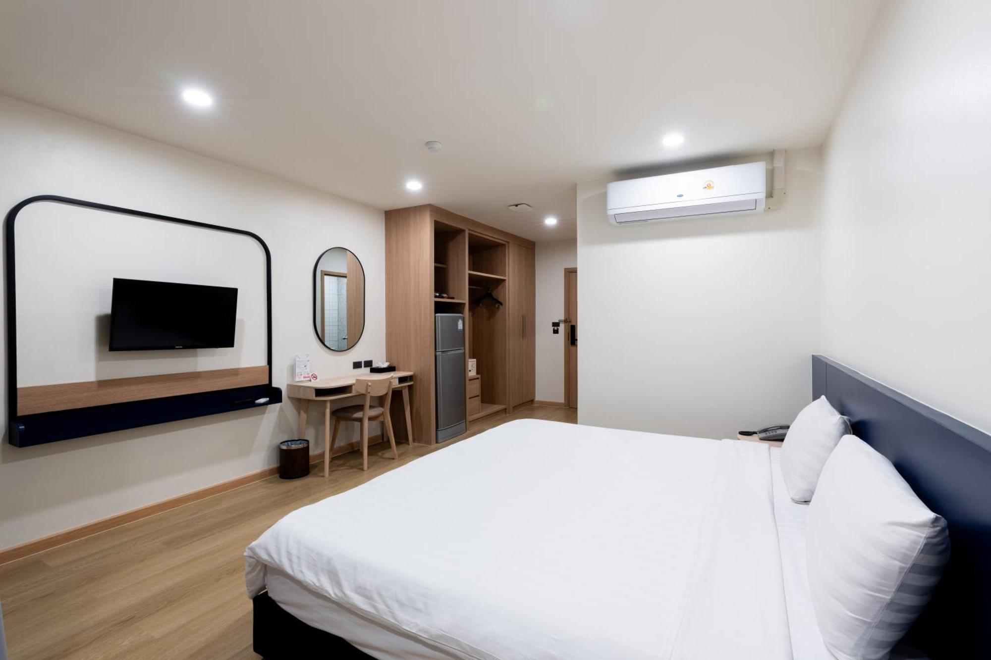 Ca Hotel And Residence Phuket - Sha Extra Plus Exteriör bild