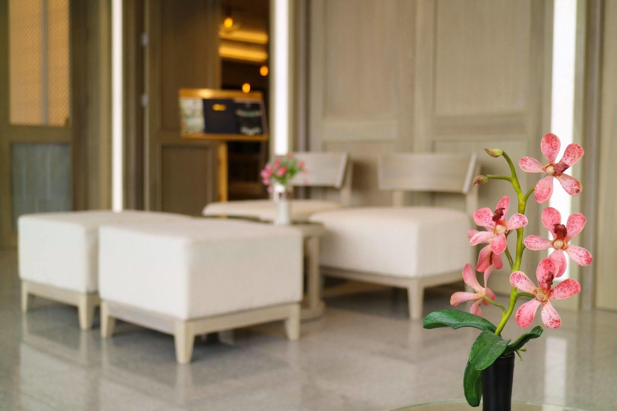 Ca Hotel And Residence Phuket - Sha Extra Plus Exteriör bild