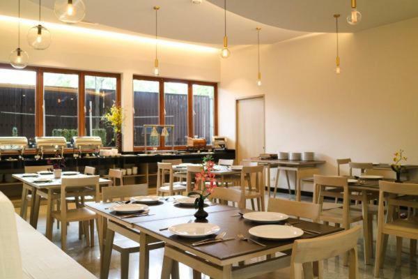 Ca Hotel And Residence Phuket - Sha Extra Plus Exteriör bild